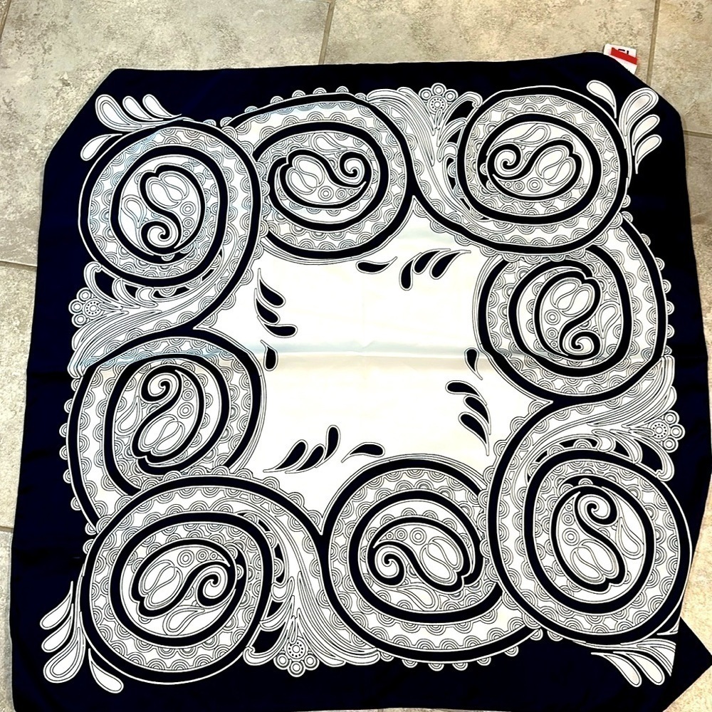 Gimmy silk/polyester scarf Italian design NWT